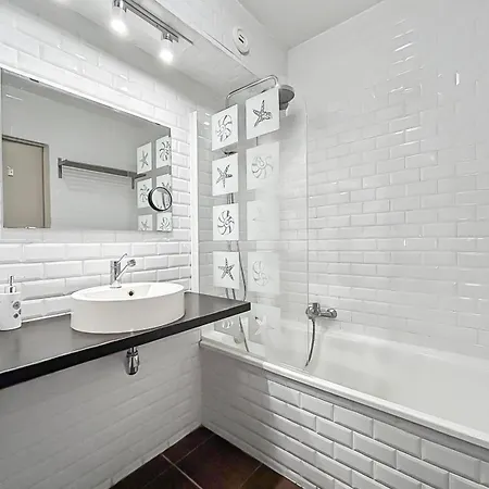 Vue Marina, Piscine, Terrasse & Fibre 아파트 망들리유 라 나플